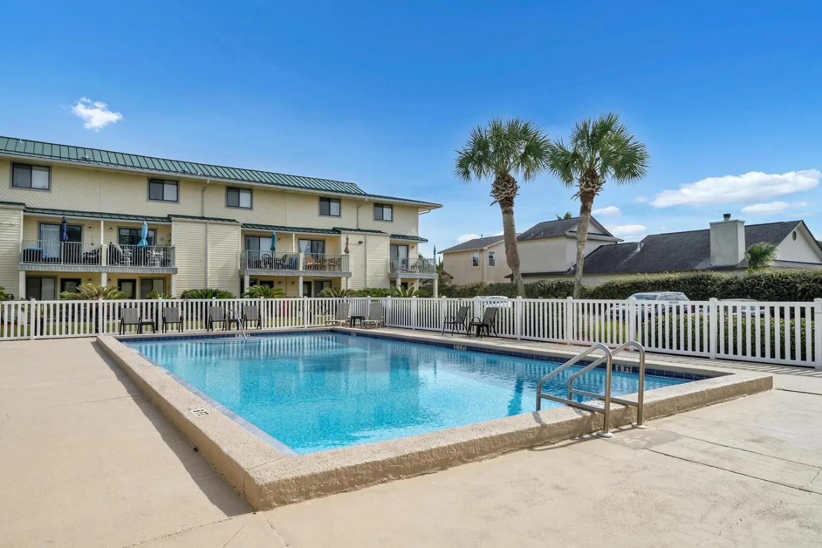 Sandprints II B-1 Sleeps 4 Close To Beach Destin 0*,  United States